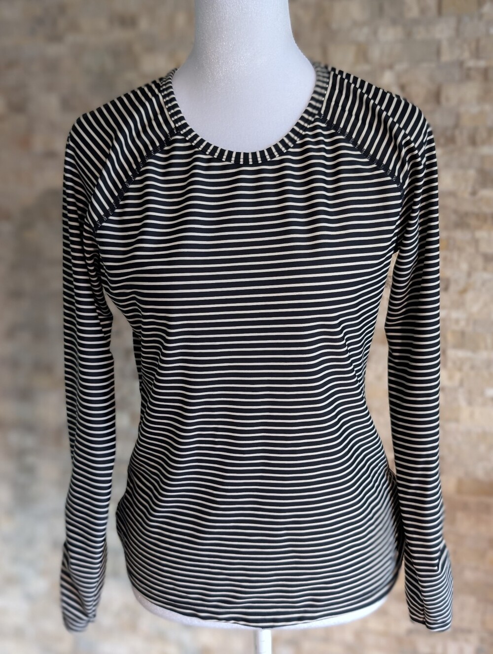 Athleta Gardenia Grove Long Sleeve Rash Guard Swim Top Black & White Stripe M